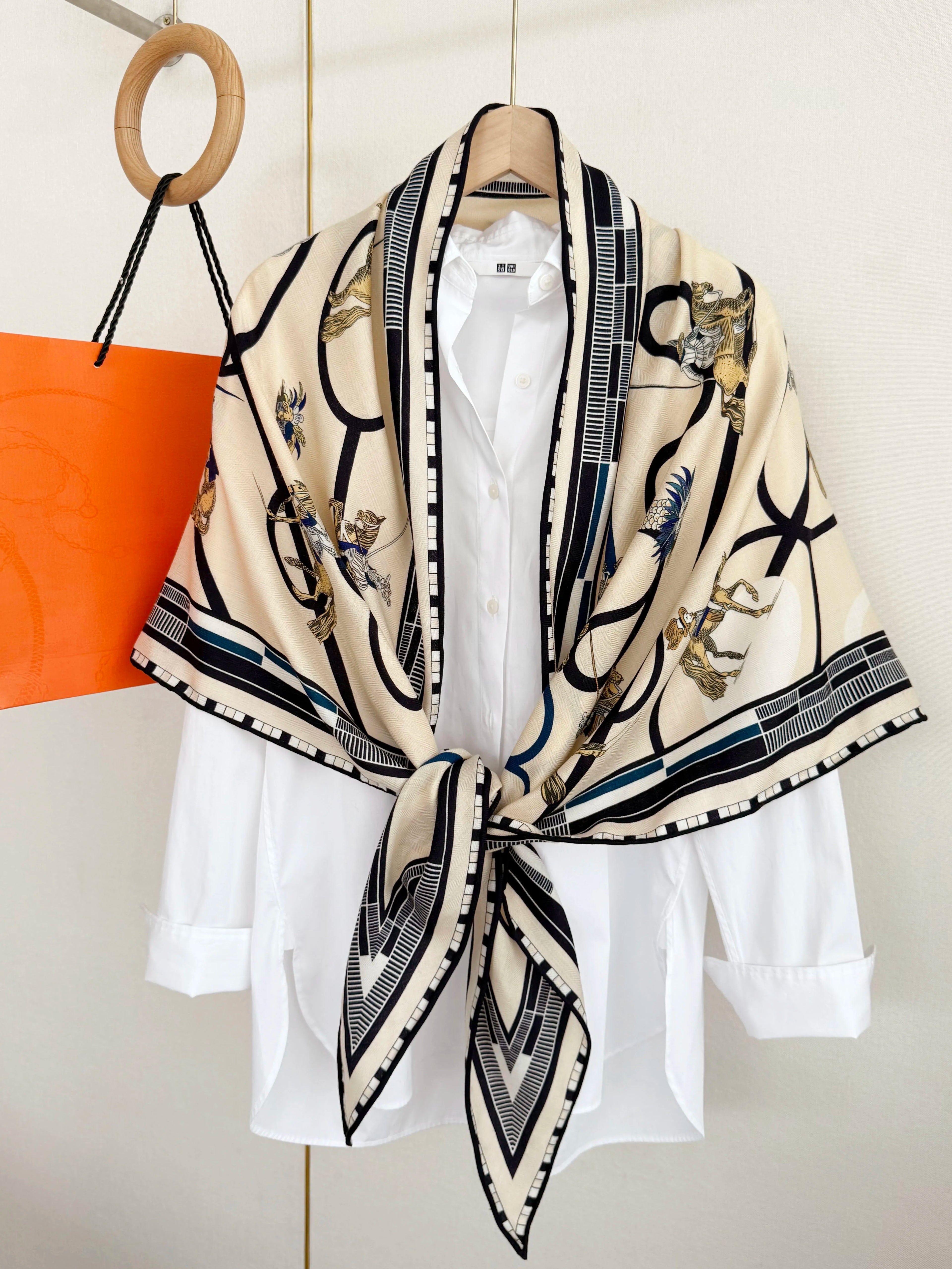 High-end New autumn and winter triangular wool and silk scarves, women's warm decorative shawls, scarves and headscarves