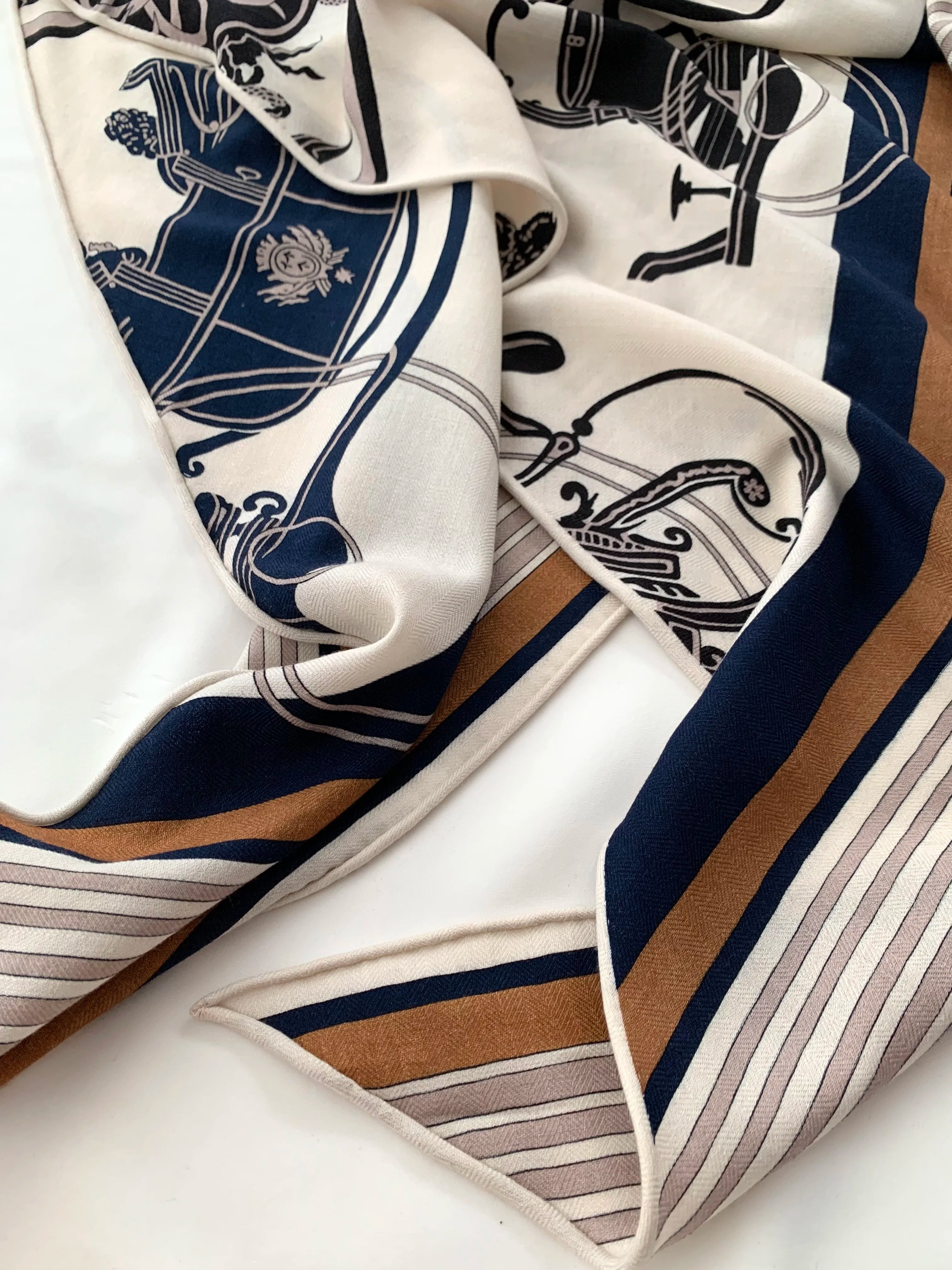 30% silk, 70% wool, large triangular scarf, women's carriage pattern, fashionable and warm shawl headscarf