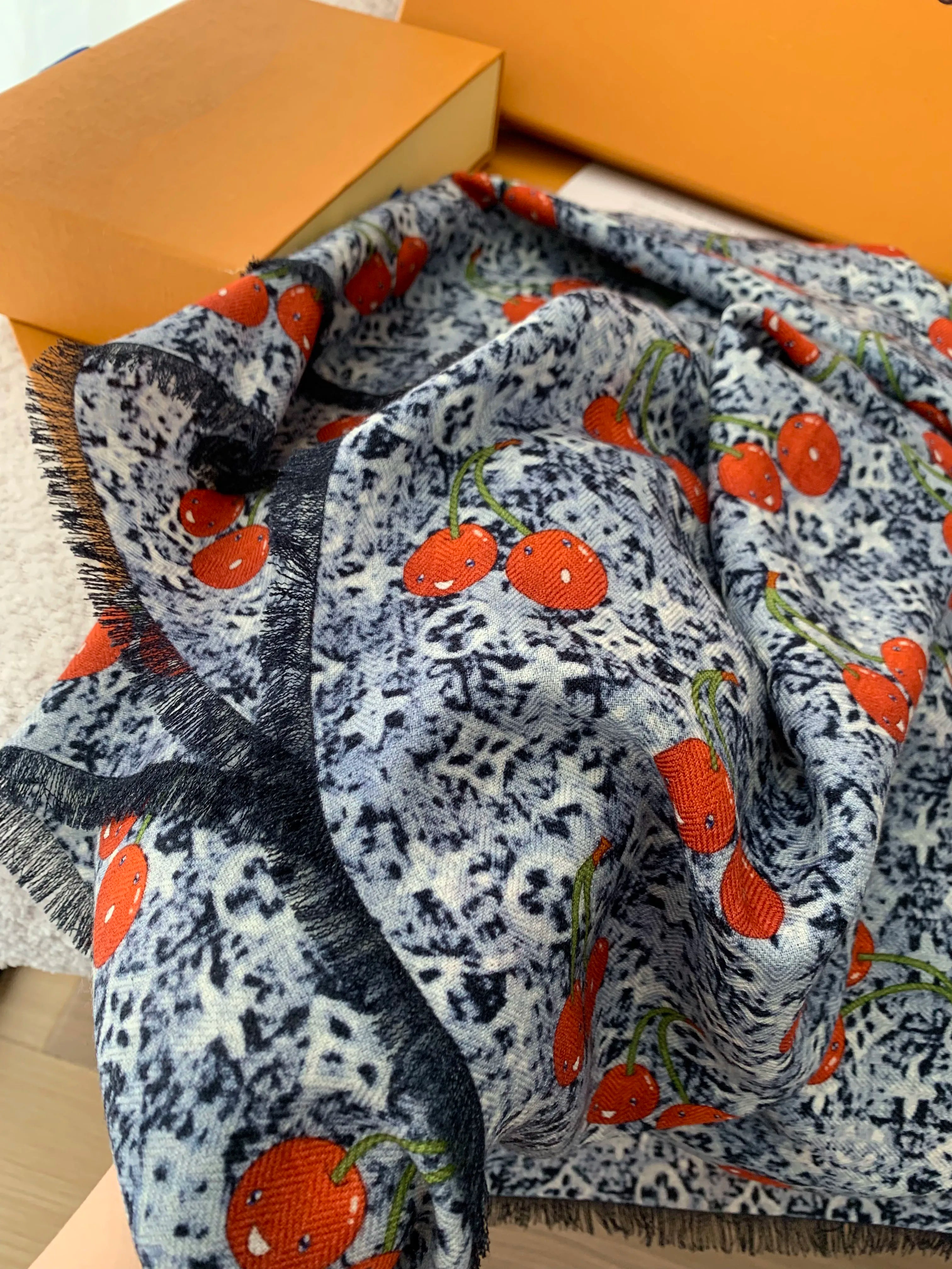 New autumn and winter styles: 70% wool and 30% silk scarf, retro cherry print, fashionable shawl, scarf, women's warm decoration