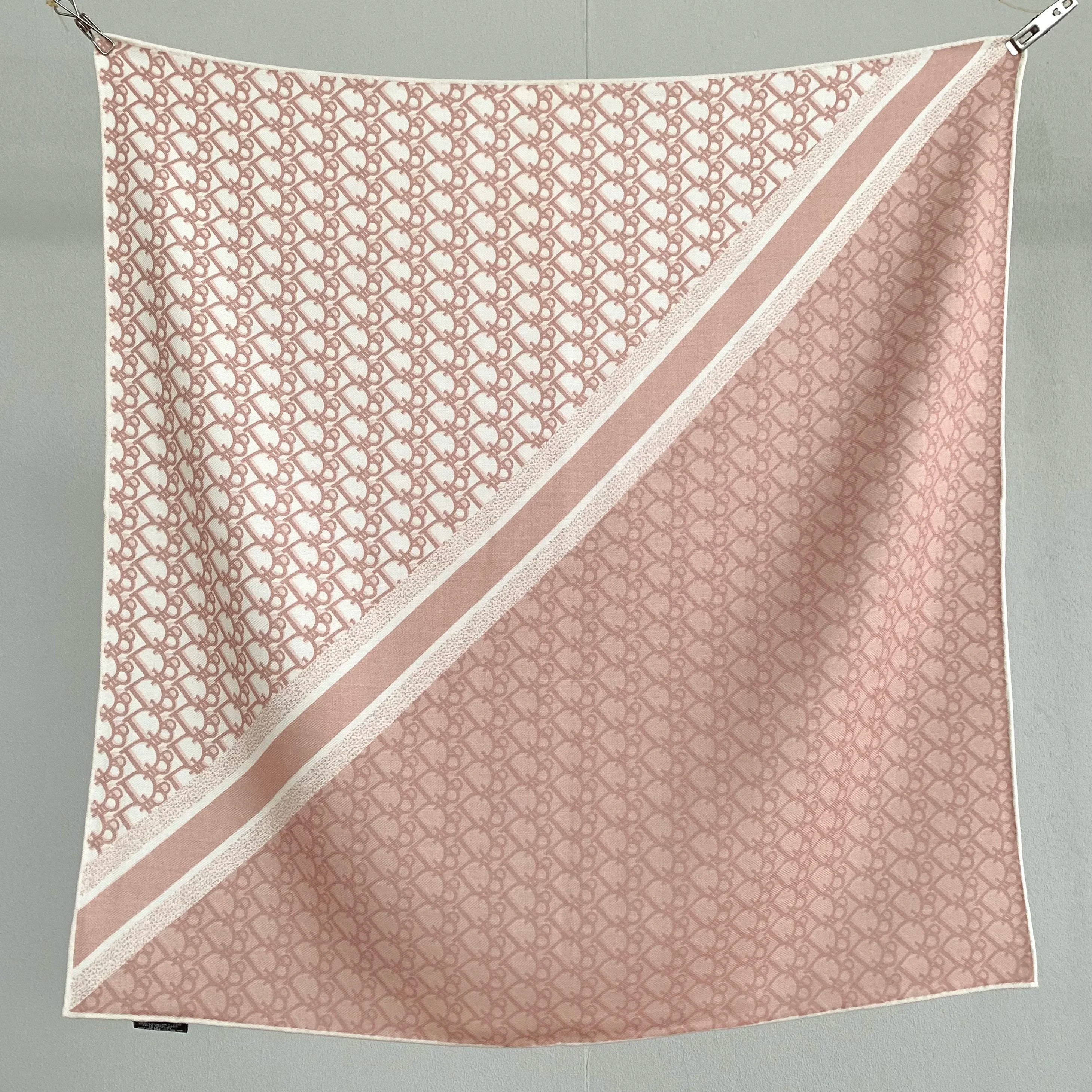 Letter pattern 30% silk 70% wool scarf for women, fashionable and versatile, warm scarf, 65*65cm, autumn and winter