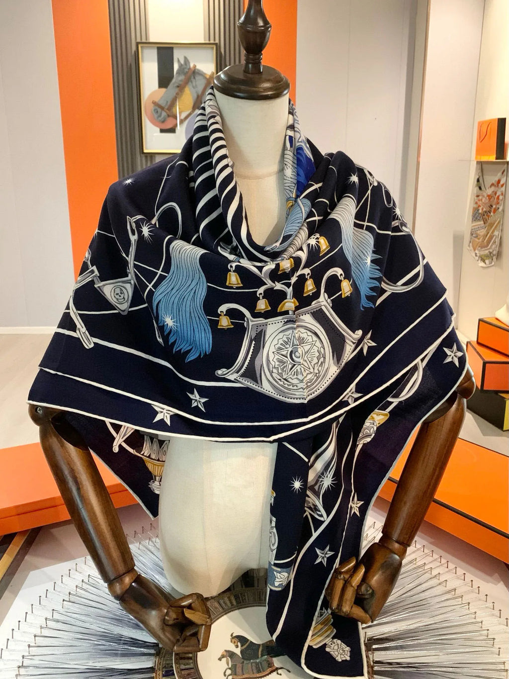 Luxurious design new silk and wool scarf for women, fashionable and warm, large shawl, square scarf, headscarf, 135x135cm